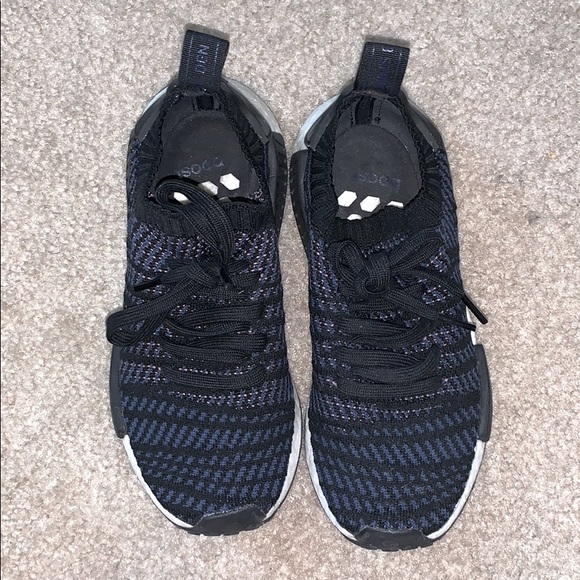 Adidas Women’s Boost knit sneakers size 6 - Picture 1 of 5